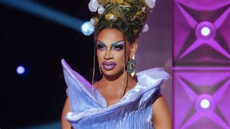 Yvie Oddly drops new nude to promote book All About Yvie